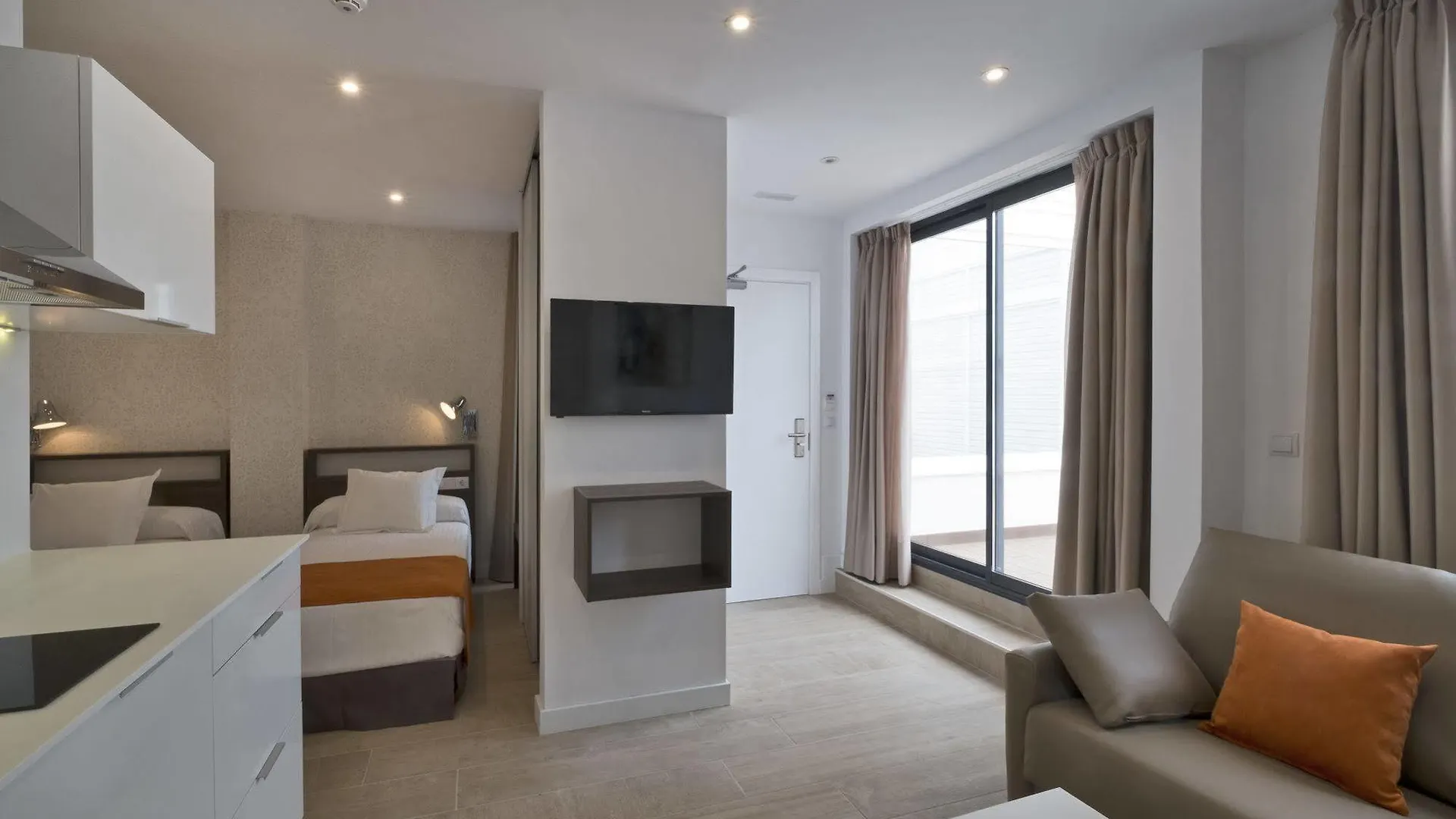 Apartamentos Maier Cadiz 0*,  Spain